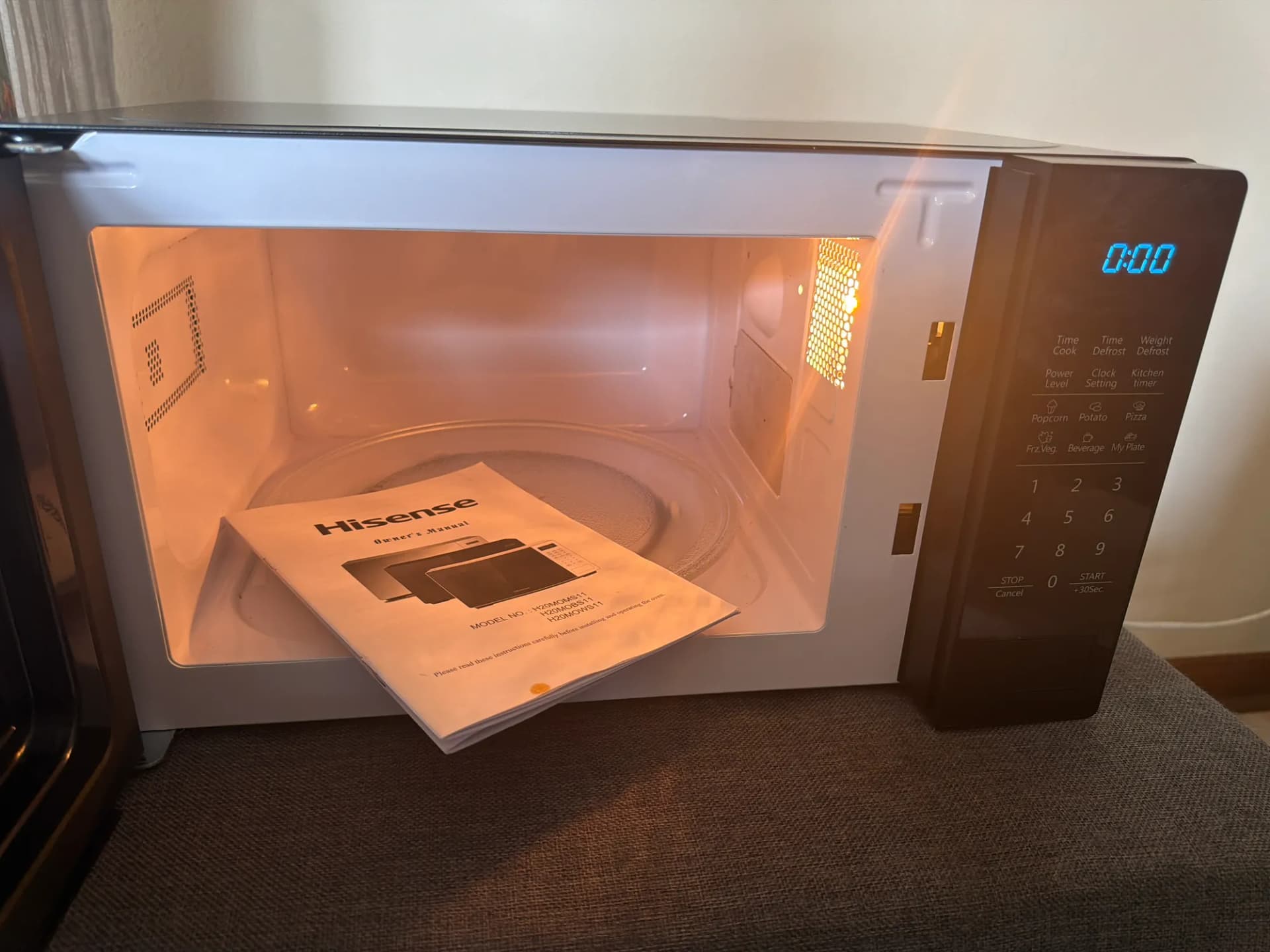 Hisense Microwave Oven - image 2