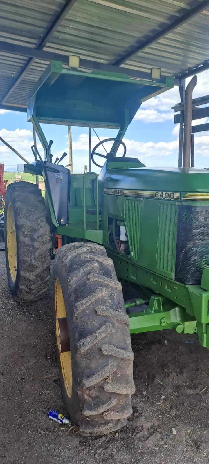 John Deere 6400