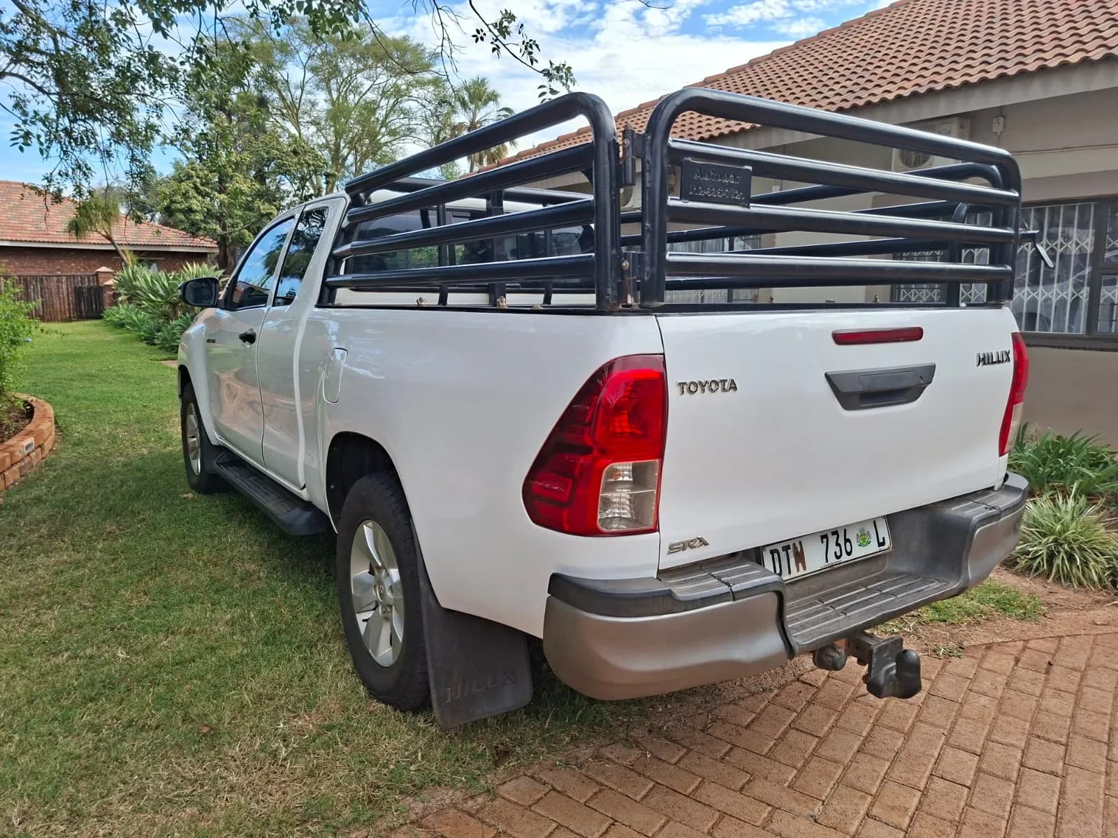 Toyota Hilux Bakkie - image 3