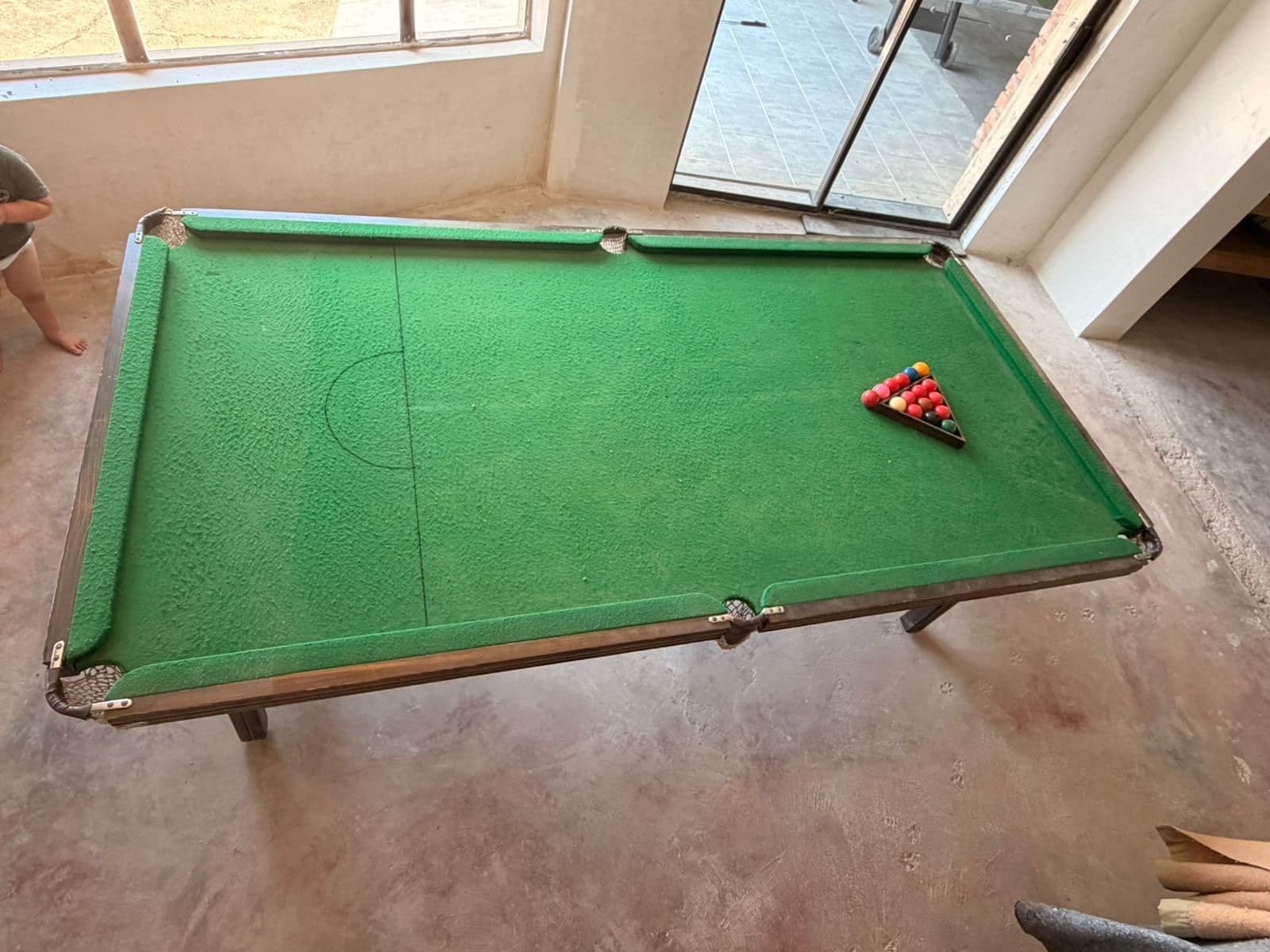 POOL TABLE + Balls