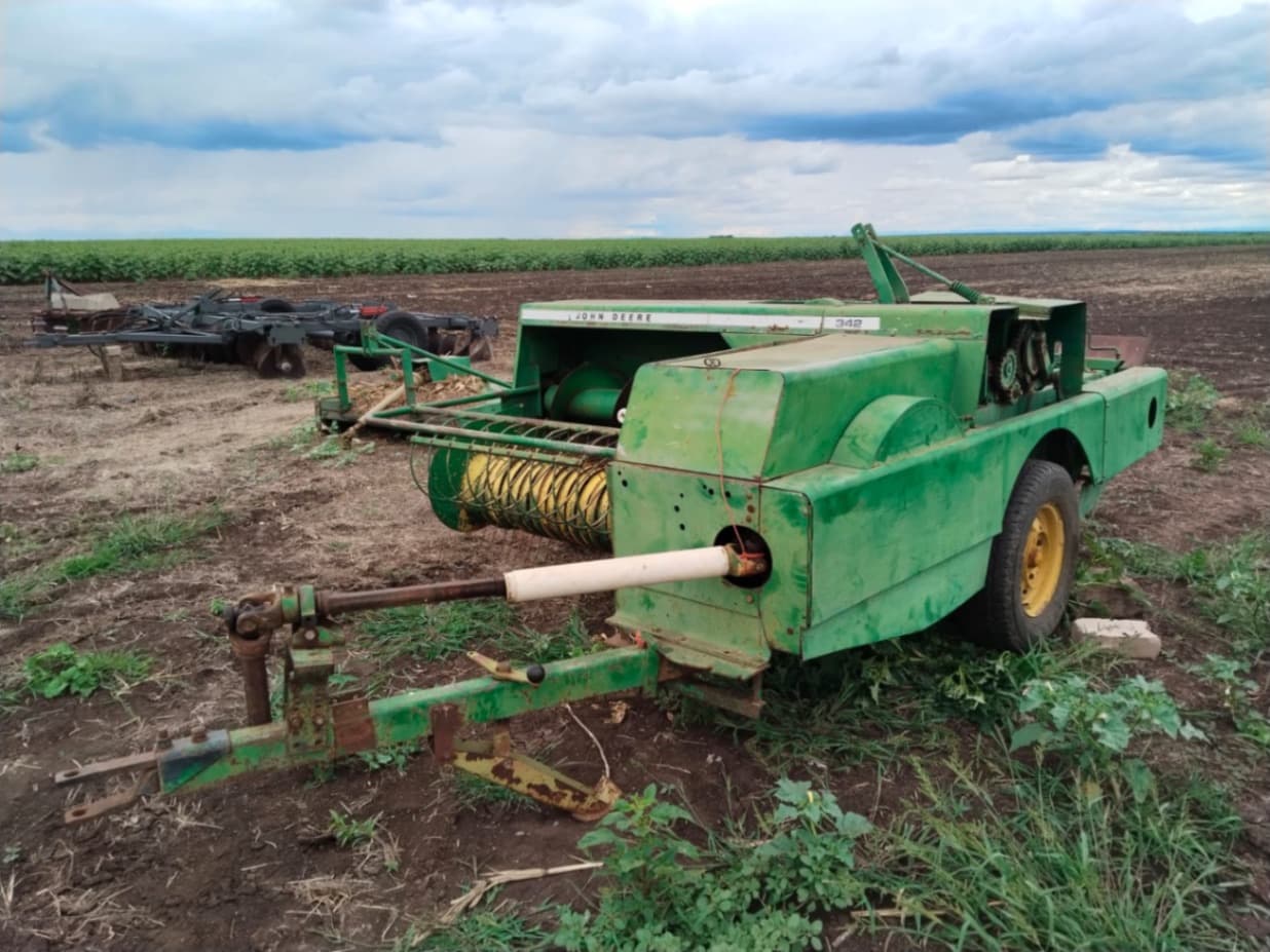 JOHN DEERE BALER - image 2