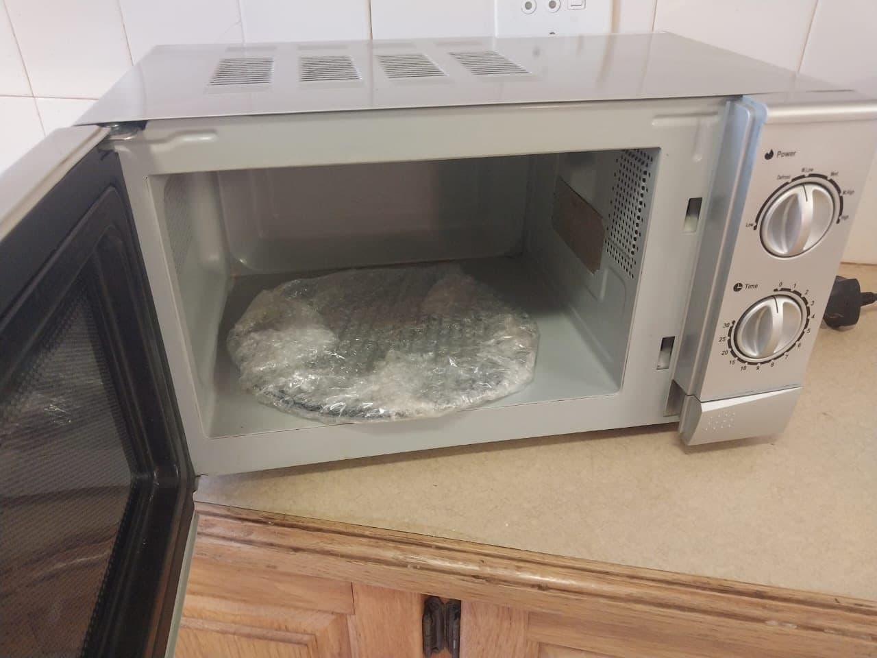 DEFY 20L MICROWAVE OVEN - image 2