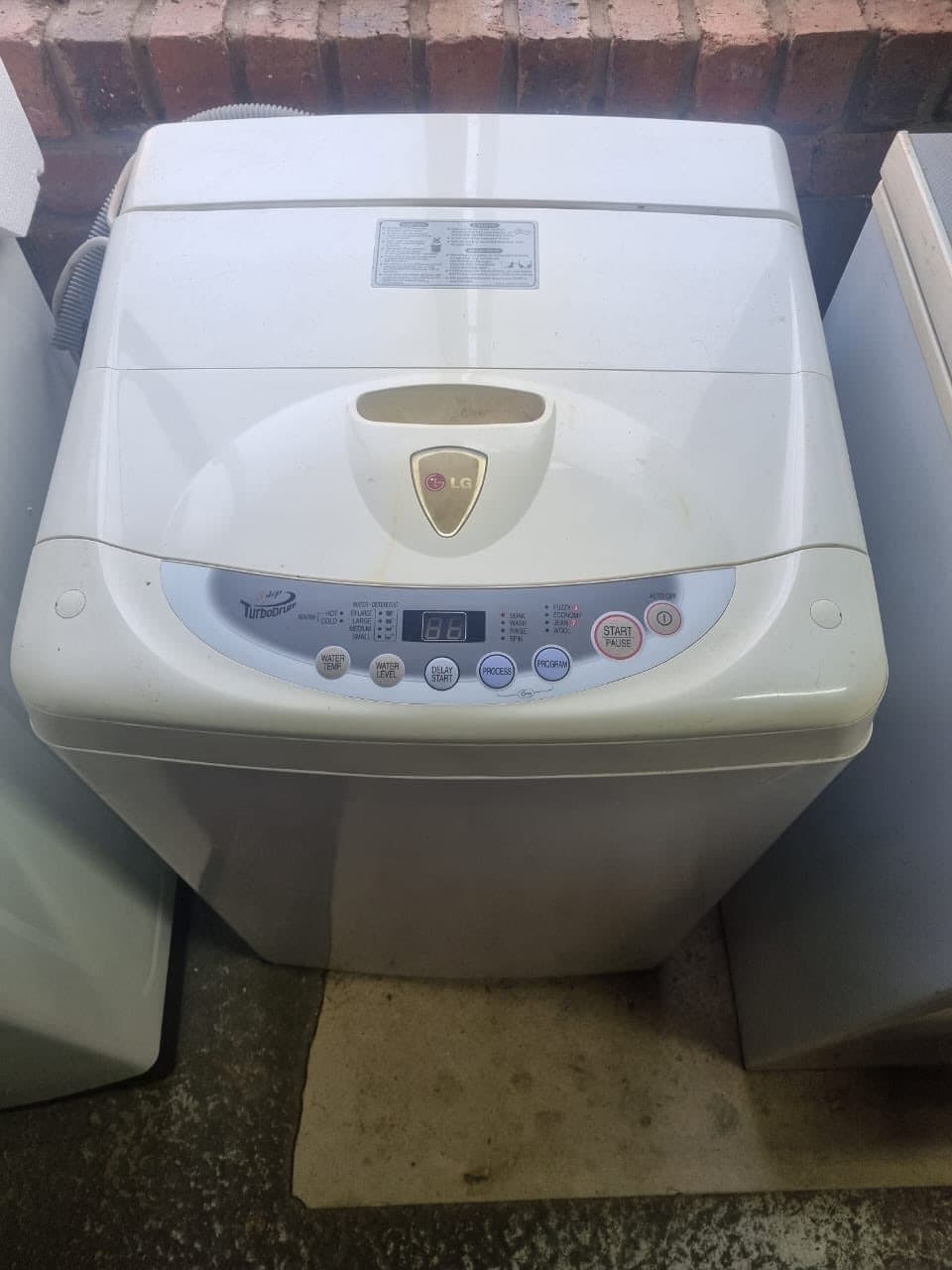 LG Washing Machine (8kg)