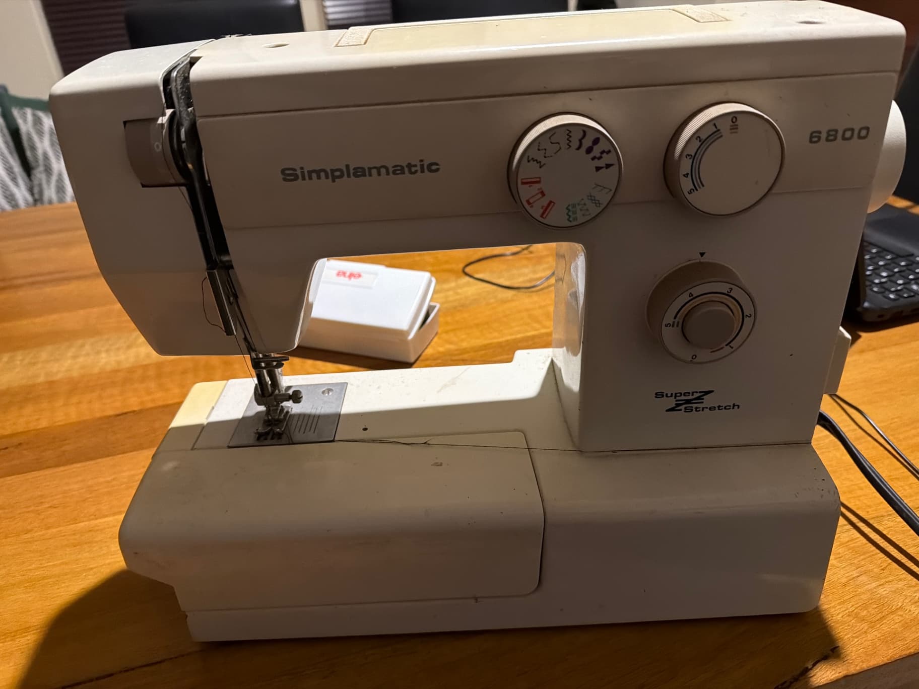 SIMPLAMATIC 6800 - Sewing Machine