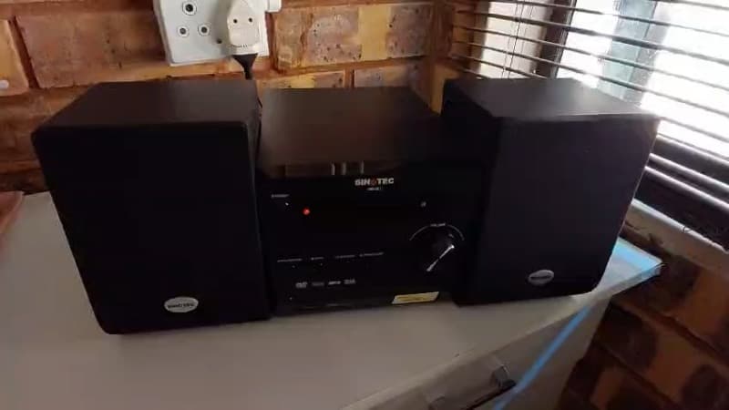 Sinotec DVD Player & Radio - image 2