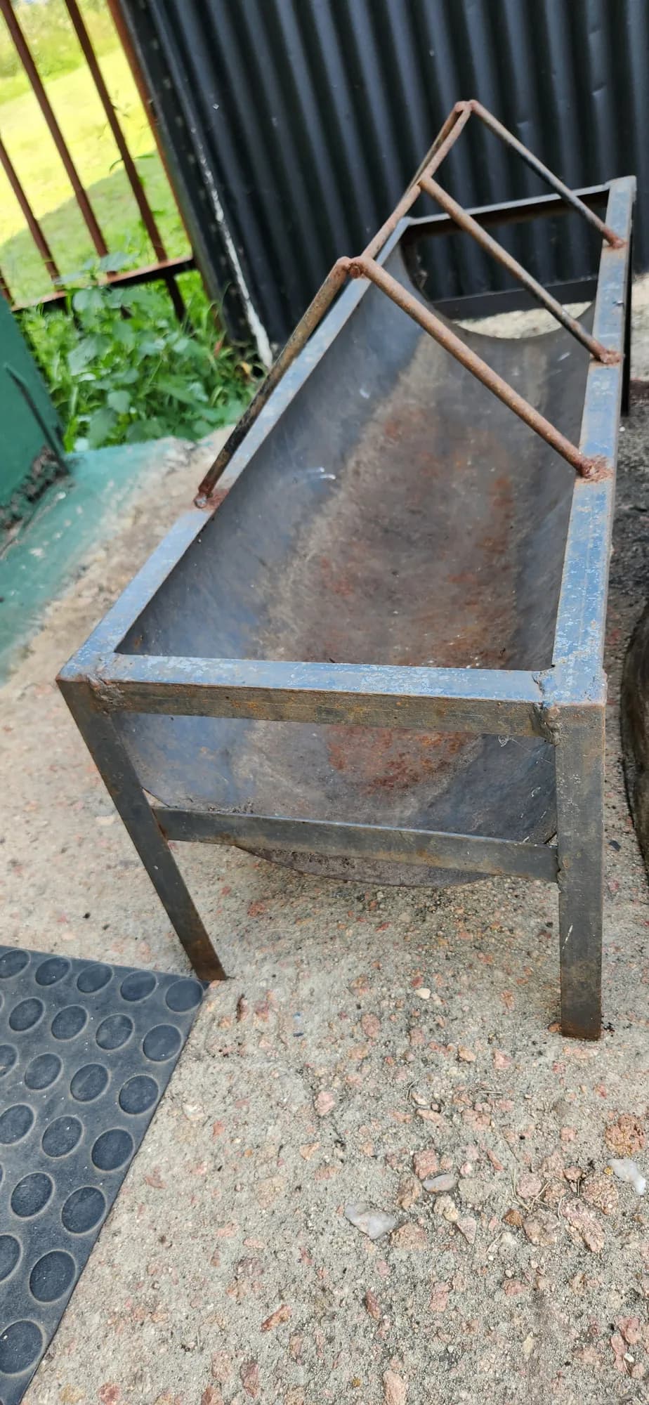 Sheep / goat steel feeder