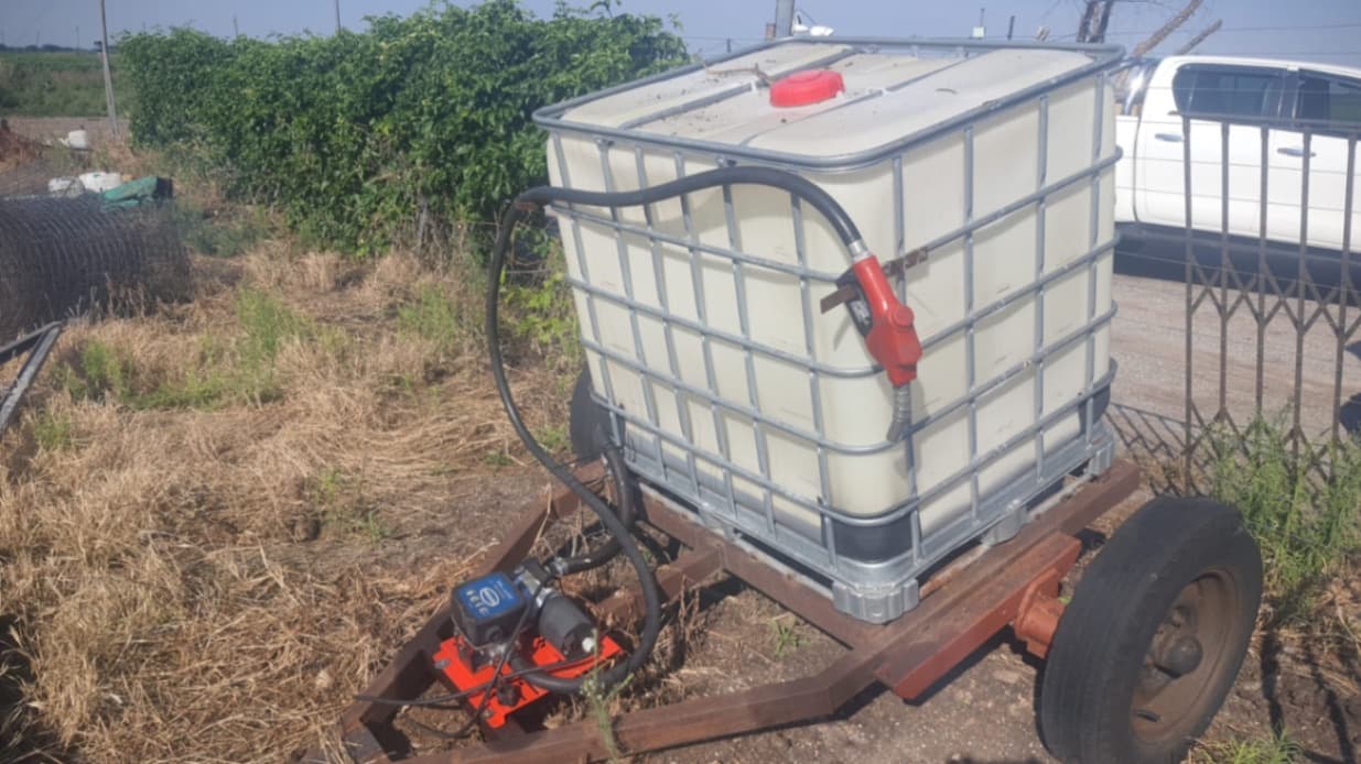 FLOWBIN OP TRAILER MET 12v POMP & NOZZLE