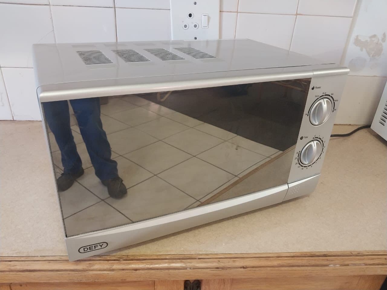 DEFY 20L MICROWAVE OVEN